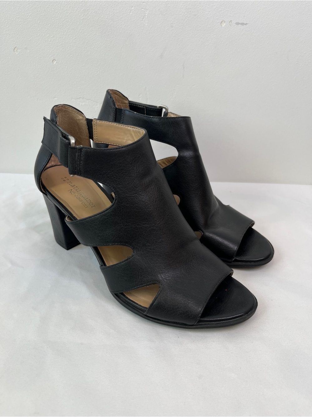 Naturalizer Lexie Black Cutout Ankle Strap Block Heel Sandals Womens Size 8.5M